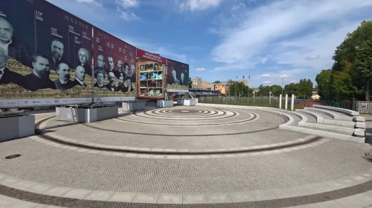 Площадь Темирканова в Петербурге. Фото -- Алексей Булатов